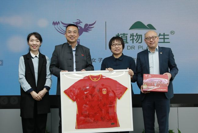 科瓦洛蒂表示：“尤文图斯必须在1月引进一名中场球员，因为博格巴和法乔利被禁赛了。